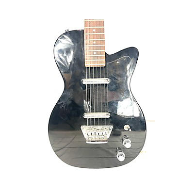 Silvertone 1303/u2 Solid Body Electric Guitar
