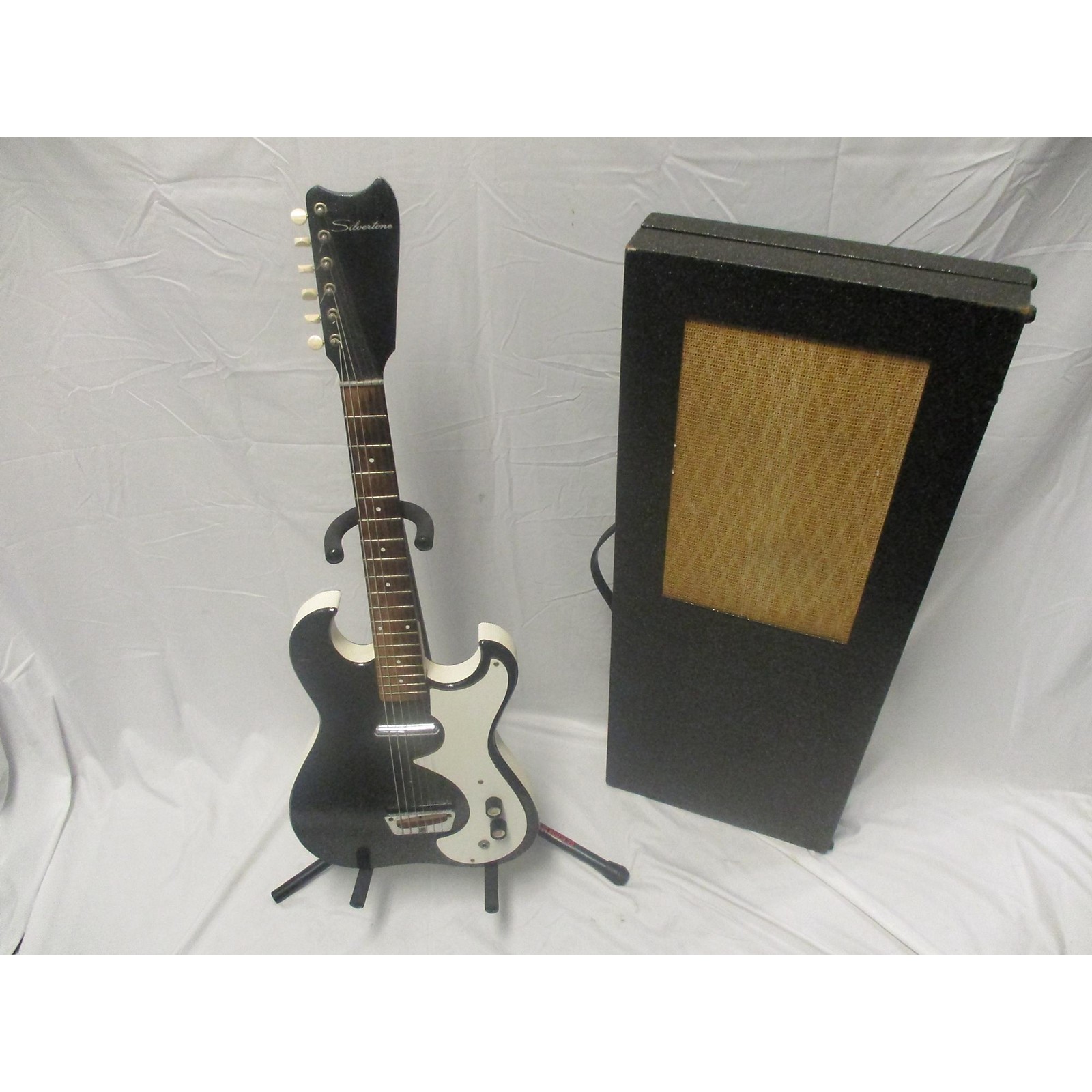 Vintage Silvertone 1960s 1448 Amp In Case Solid Body Electric Guitar