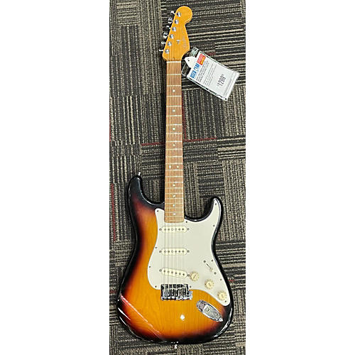 Fender 1999 American Deluxe Stratocaster Solid Body Electric Guitar 2 Color Sunburst