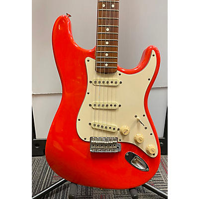Fender 1999 Vintage Series '62 Stratocaster Solid Body Electric Guitar