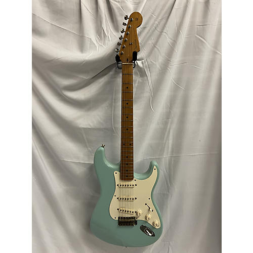 Fender 2001 Classic Series 1950S Stratocaster Solid Body Electric Guitar Lake Placid Blue