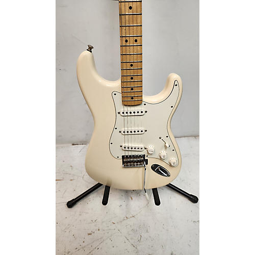 Fender 2009 American Standard Stratocaster Solid Body Electric Guitar Cream