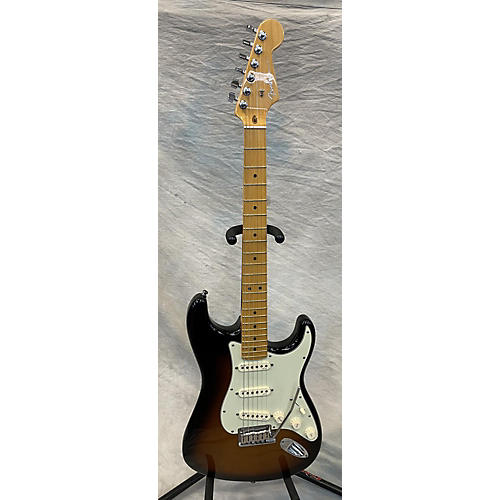 Fender 2010 American Deluxe Stratocaster Solid Body Electric Guitar Sunburst