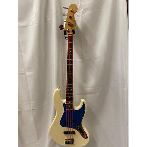 Fender 2011 American Standard Jazz Bass Electric Bass Guitar White