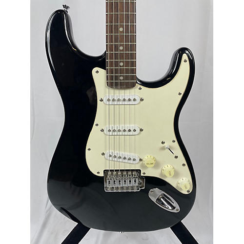 Squier 2015 Affinity Stratocaster Solid Body Electric Guitar Black and White