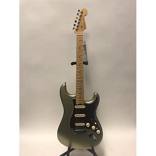 Fender 2017 American Elite Stratocaster Solid Body Electric Guitar Champagne
