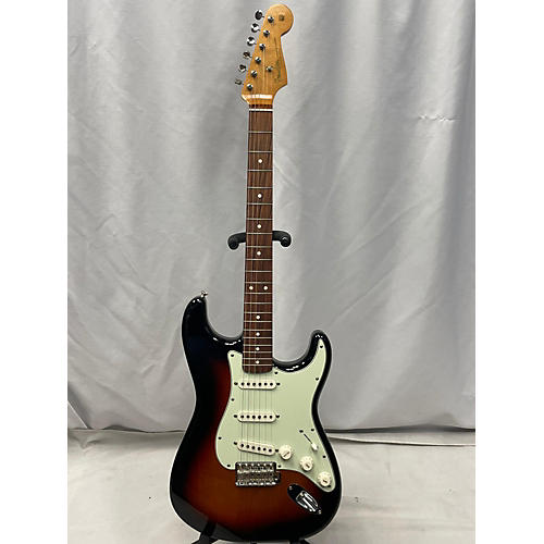 Fender 2019 Classic Series '60s Stratocaster Solid Body Electric Guitar 3 Tone Sunburst