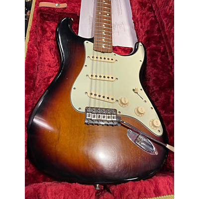 Fender 2019 Roadworn '60s Stratocaster Solid Body Electric Guitar