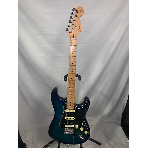 Fender 2021 Limited Edition Player Stratocaster Solid Body Electric Guitar Blue Burst