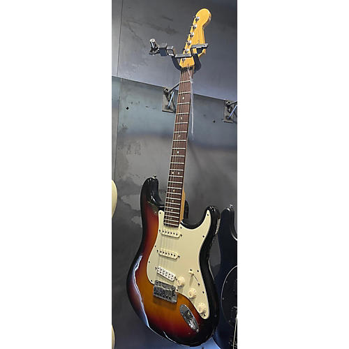 Fender American Deluxe Stratocaster Solid Body Electric Guitar 3 Tone Sunburst