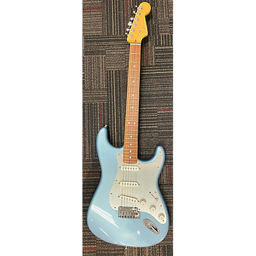 Fender American Deluxe Stratocaster Solid Body Electric Guitar Ice Blue Metallic