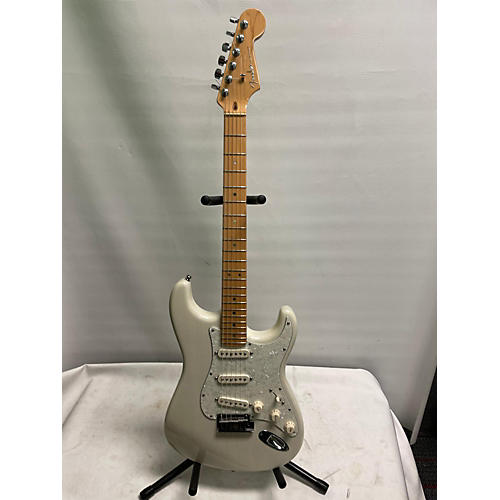 Fender American Deluxe Stratocaster Solid Body Electric Guitar White Blonde