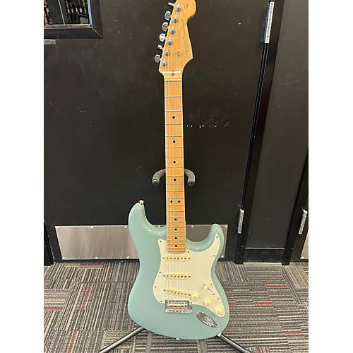 Fender American Professional II Stratocaster Solid Body Electric Guitar Daphne Blue
