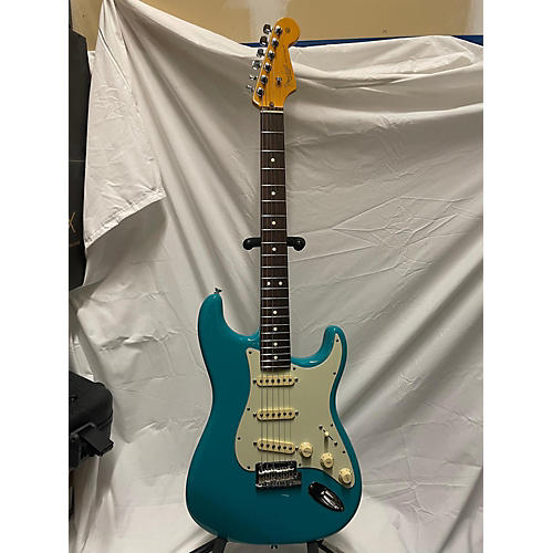 Fender American Professional II Stratocaster Solid Body Electric Guitar miami blue