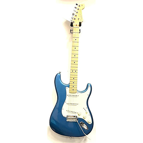 Fender American Professional Stratocaster SSS Solid Body Electric Guitar Lake Placid Blue
