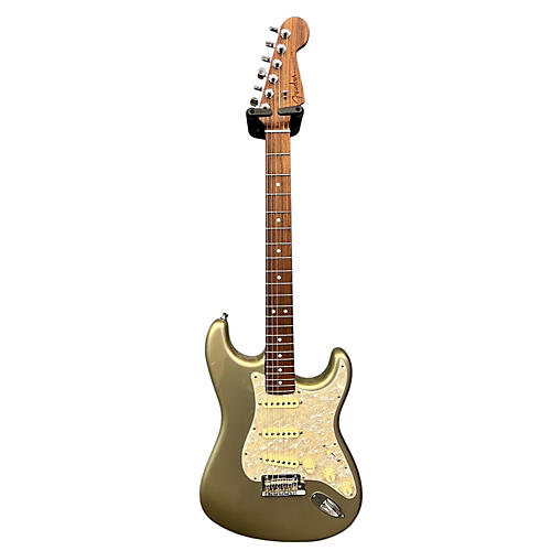 Fender American Professional Stratocaster With Rosewood Neck Solid Body Electric Guitar Champagne