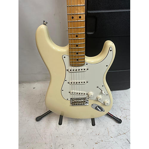 Fender American Standard Stratocaster Solid Body Electric Guitar Alpine White