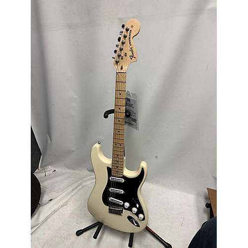 Fender Artist Series Billy Corgan Signature Stratocaster Solid Body Electric Guitar Arctic White