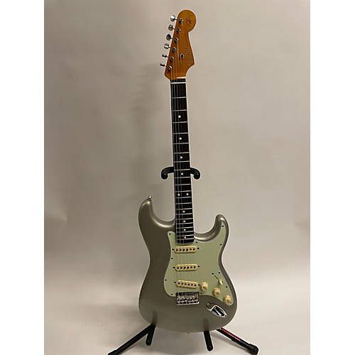 Fender Artist Series Robert Cray Stratocaster Solid Body Electric Guitar Inca Silver