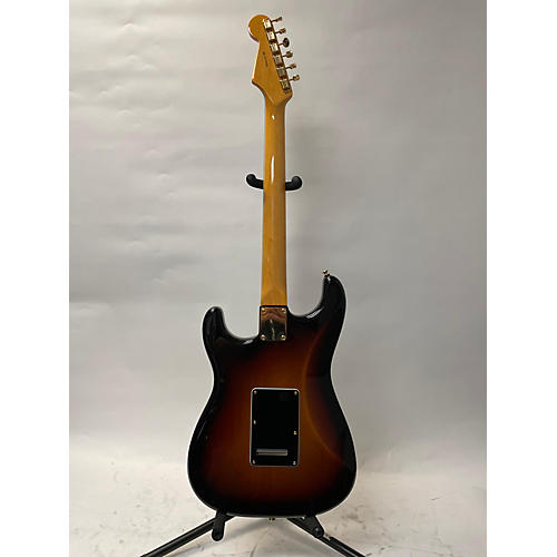 Fender Artist Series Stevie Ray Vaughan Stratocaster Solid Body Electric Guitar Sunburst