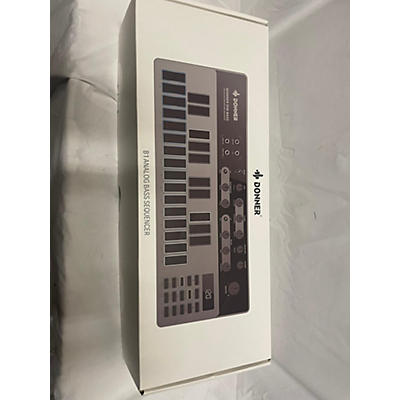 Donner Bass Synthesizer Synthesizer