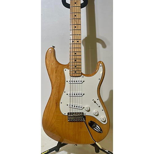 Fender Classic Series '70s Stratocaster Solid Body Electric Guitar Natural