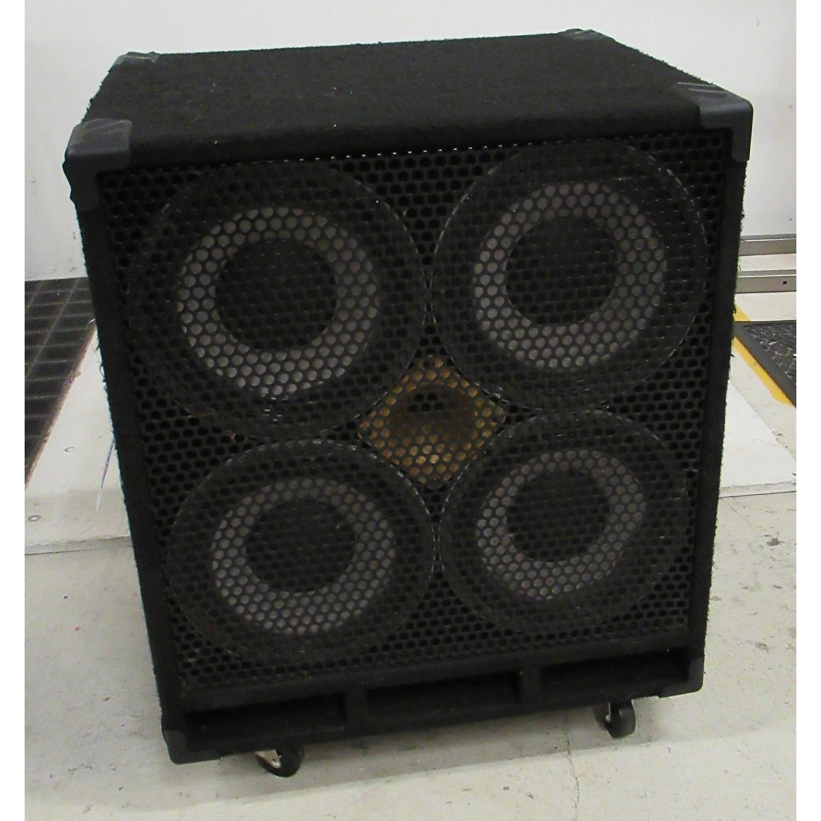 Used Eden D410XST 1000W 4x10 Bass Musician's Friend