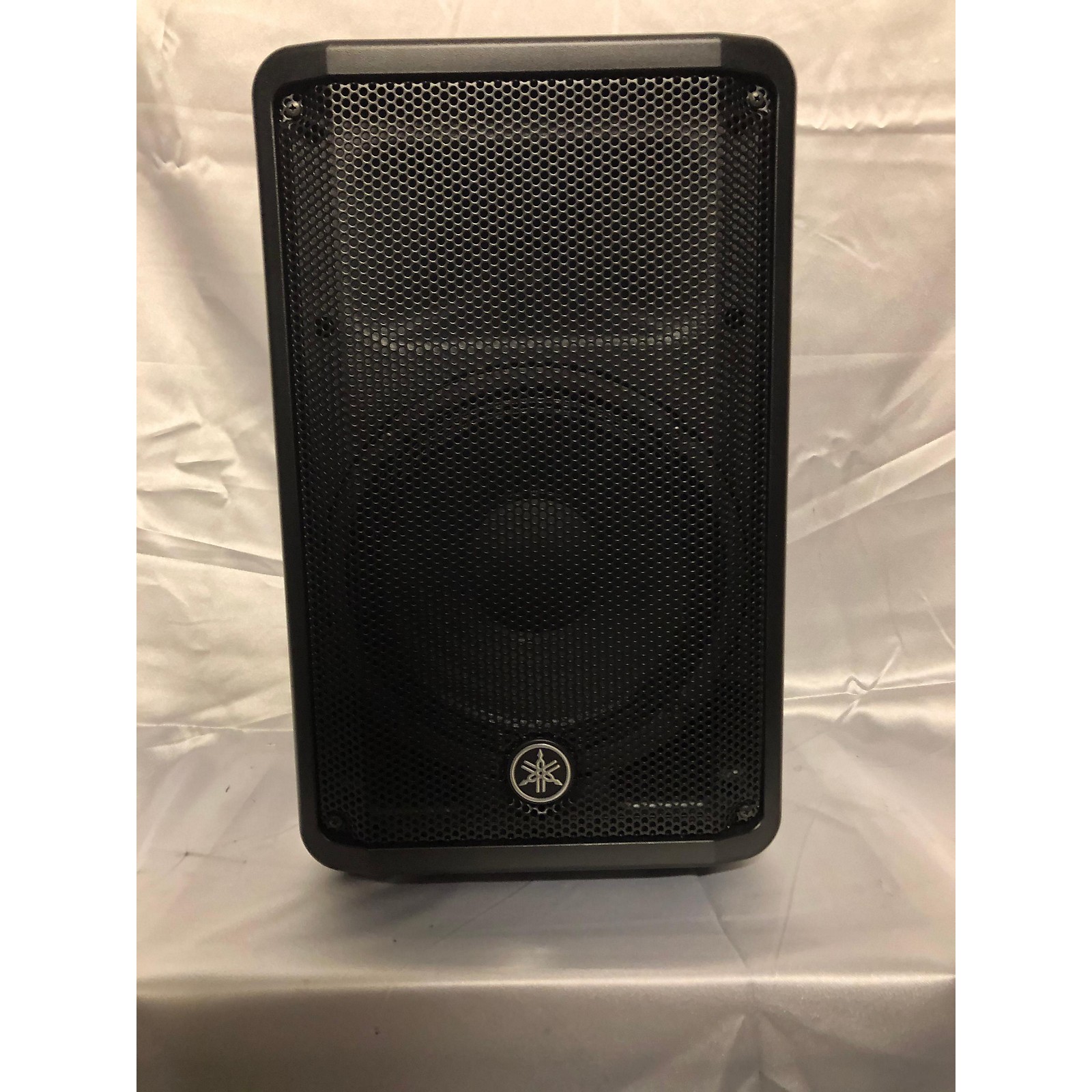 Used Yamaha DBR10 Powered Speaker Musician's Friend