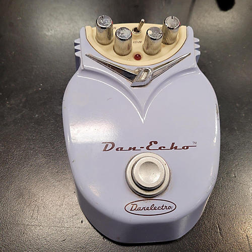 DE1 Dan-Echo Effect Pedal