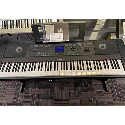 5593 - Yamaha DGX-300 76-Key Portable Grand Piano / Keyboard / MIDI