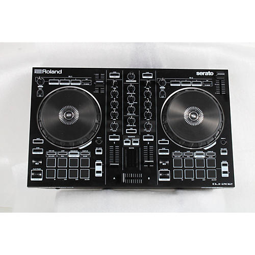 Roland DJ-202 Serato DJ Controller Condition 3 - Scratch and Dent 194744275012