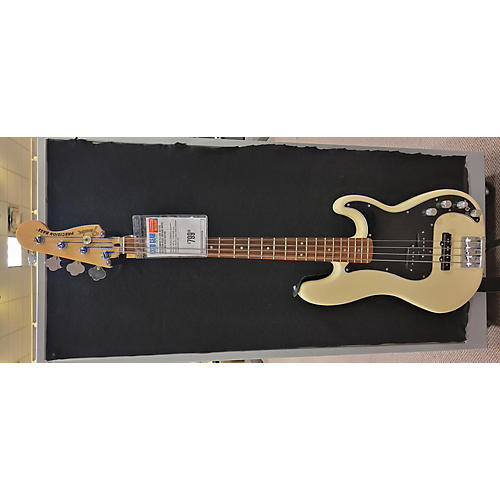 Fender Deluxe Active Precision Bass Electric Bass Guitar Vintage White