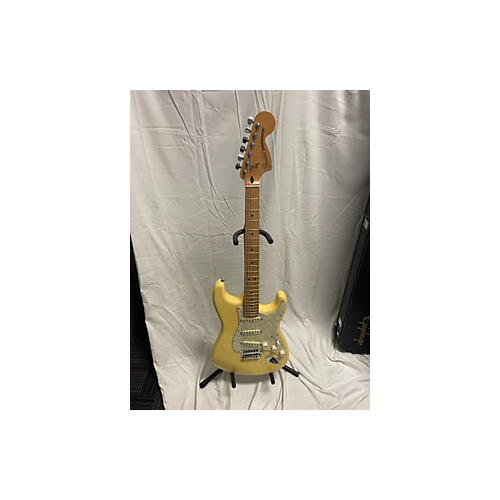 Fender Deluxe Roadhouse Stratocaster Solid Body Electric Guitar Butterscotch Blonde