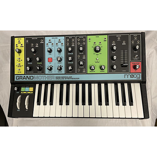 Moog GRAND MOTHER Synthesizer