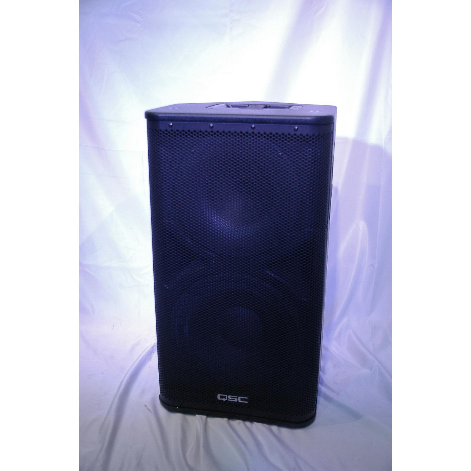 Used QSC HPR122I Powered Speaker Musician's Friend