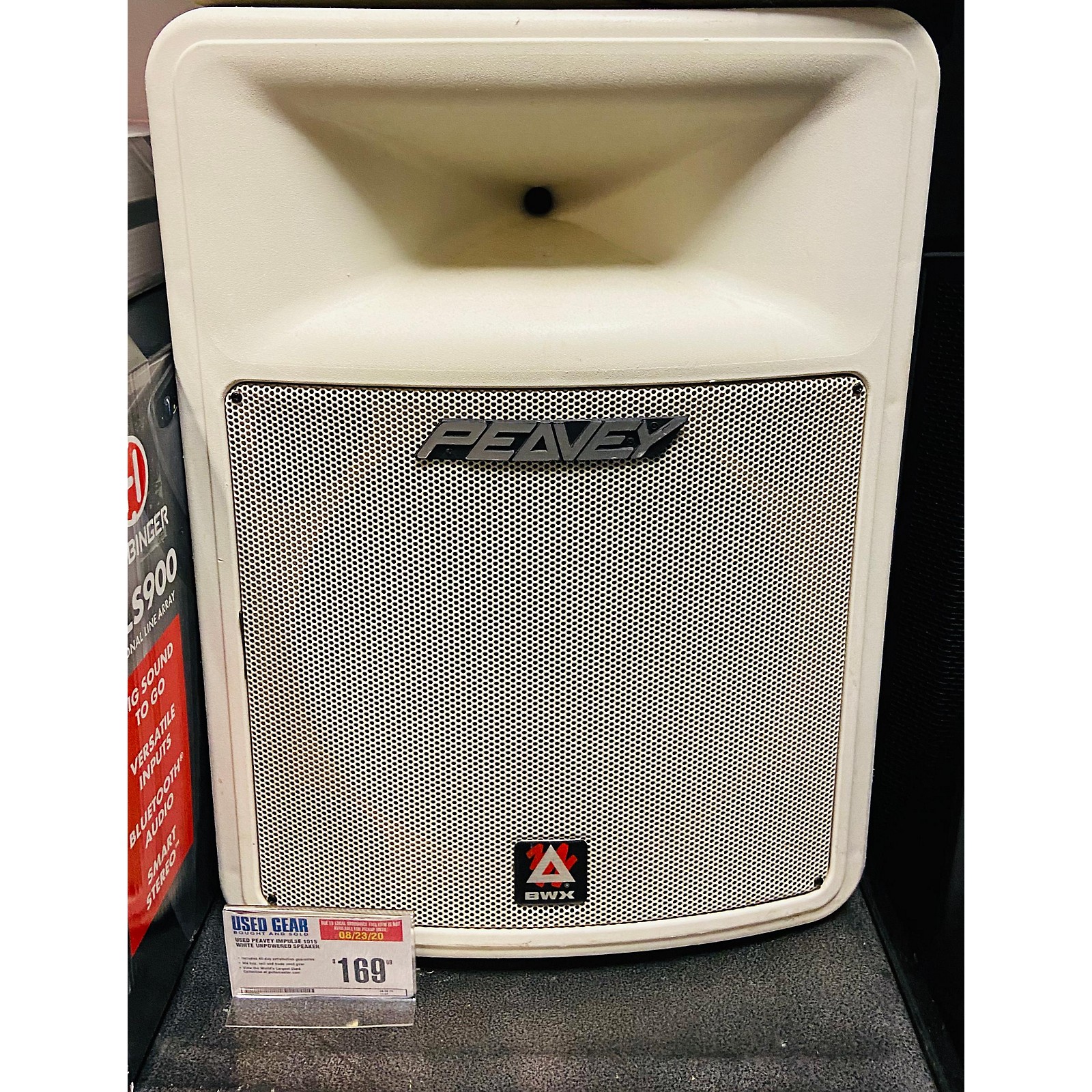 Used Peavey IMPULSE 1015 WHITE Unpowered Speaker Musician