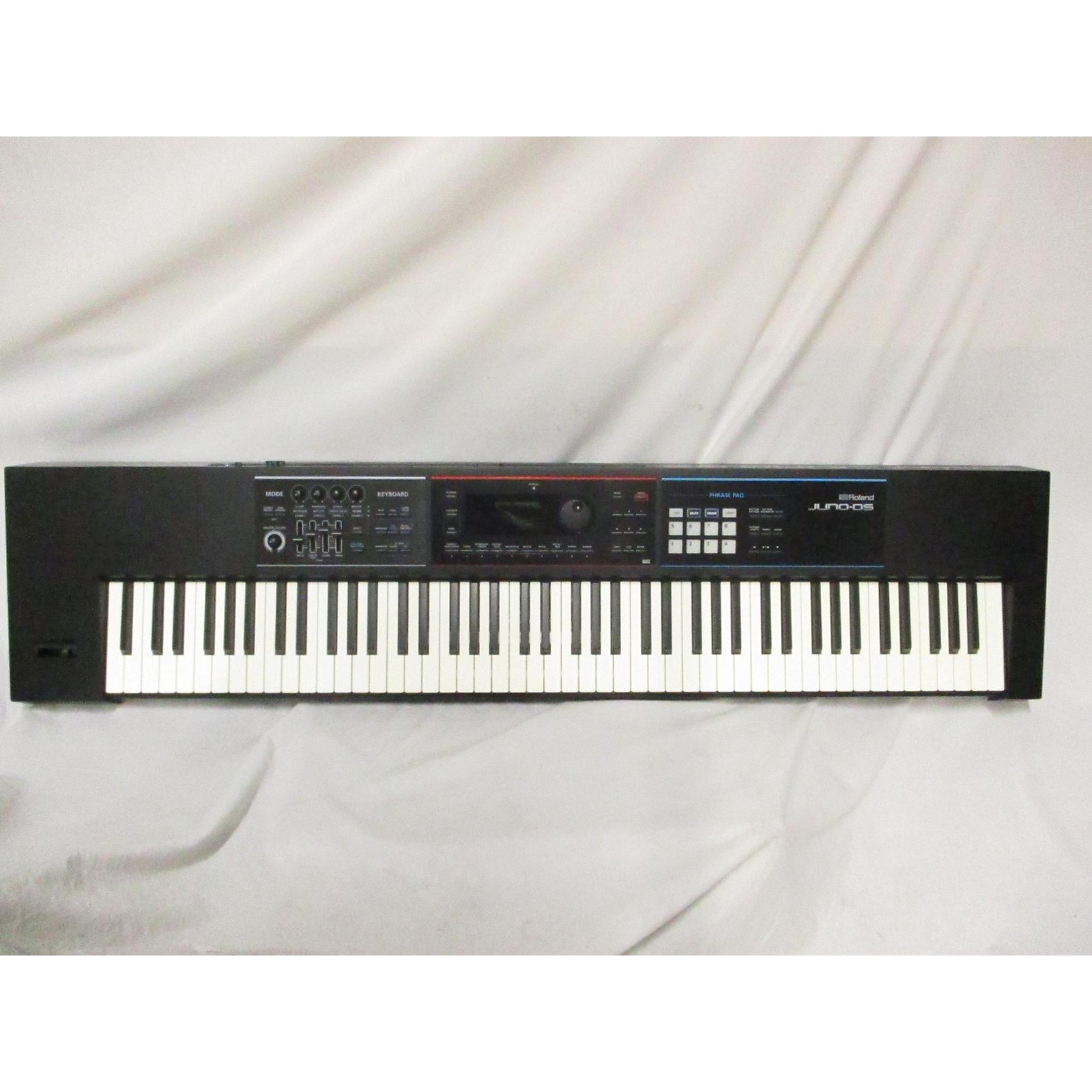 Used Roland Juno-DS Synthesizer | Musician's Friend