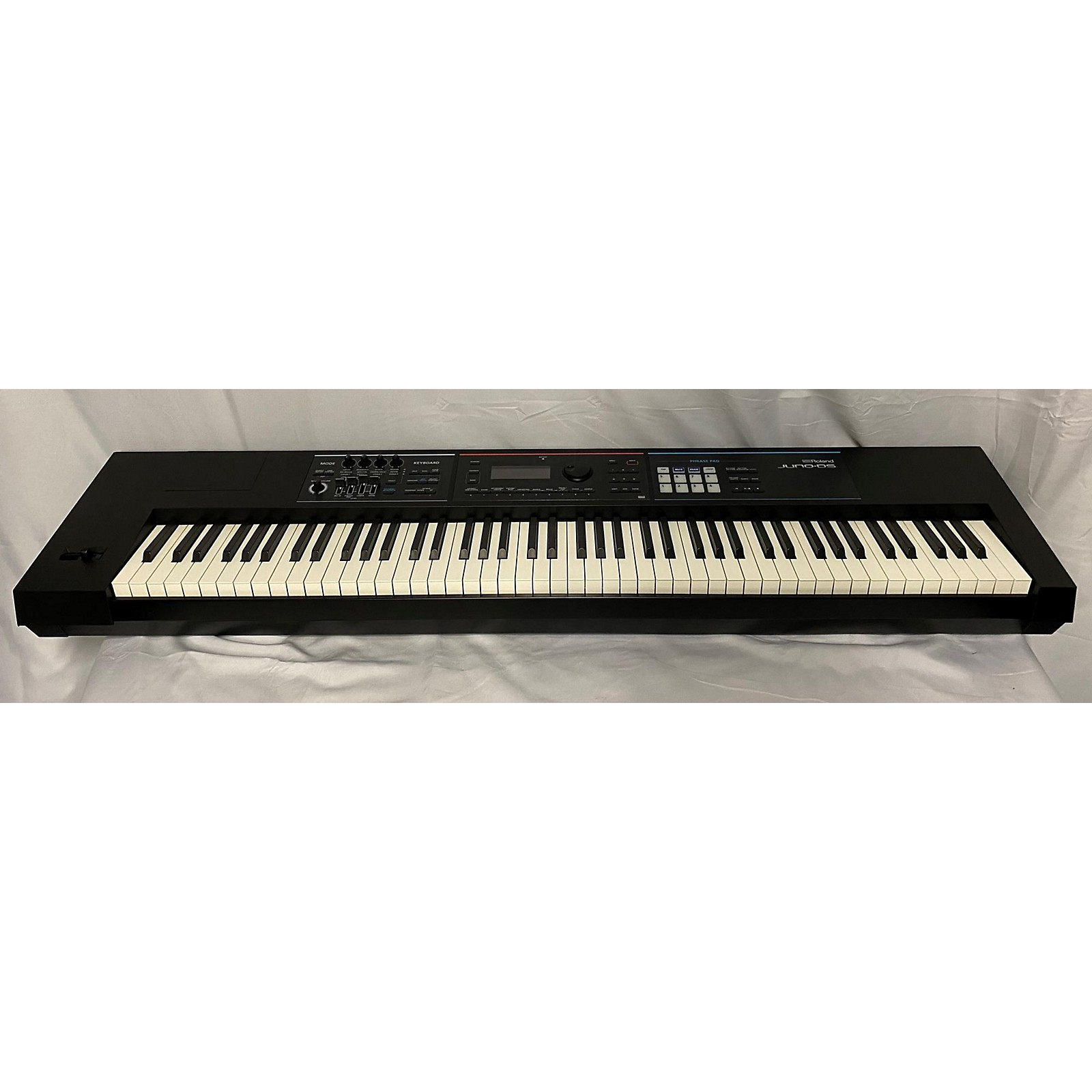 Used Roland Juno DS88 Keyboard Workstation Musician's Friend