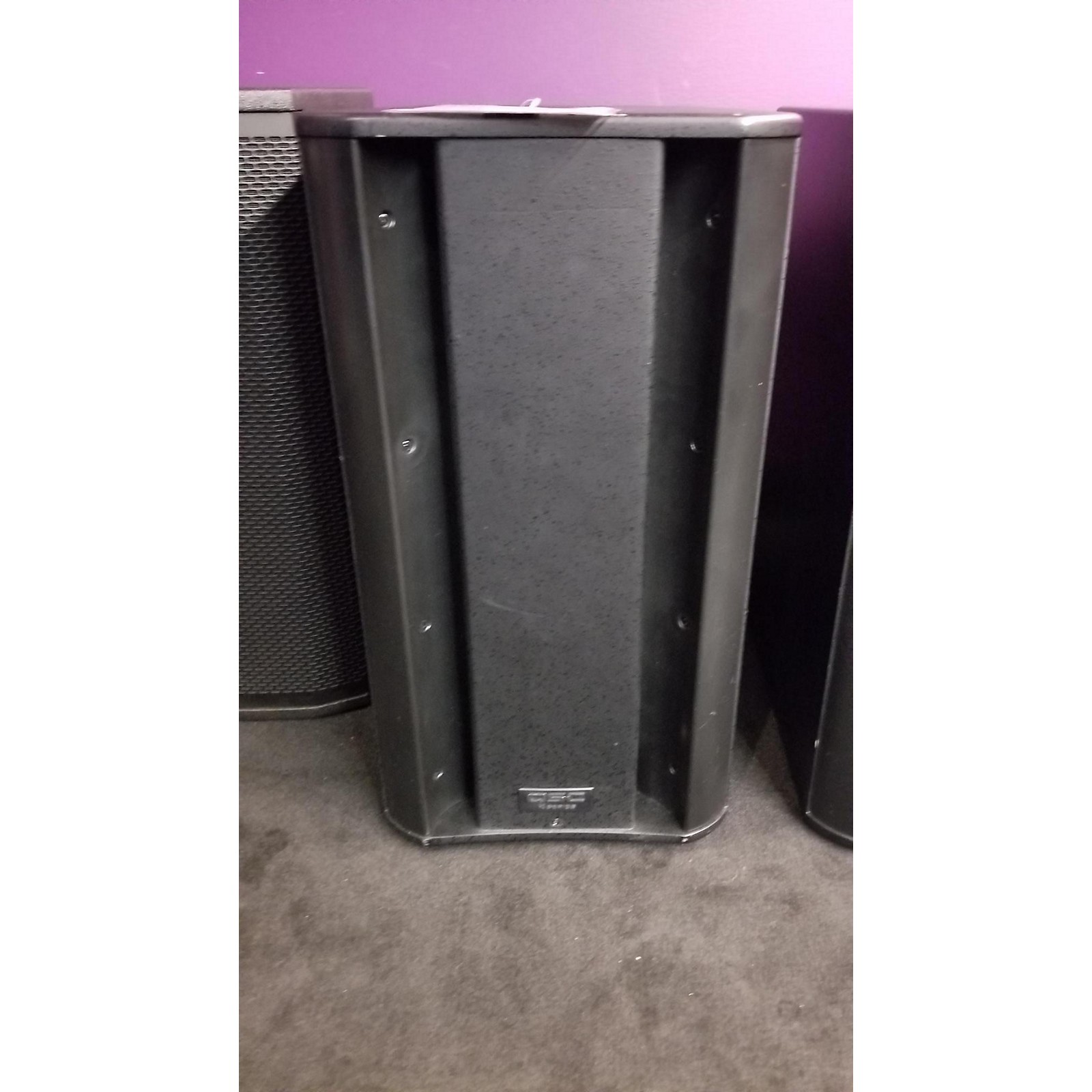 Used QSC KSUB Powered Subwoofer Musician's Friend