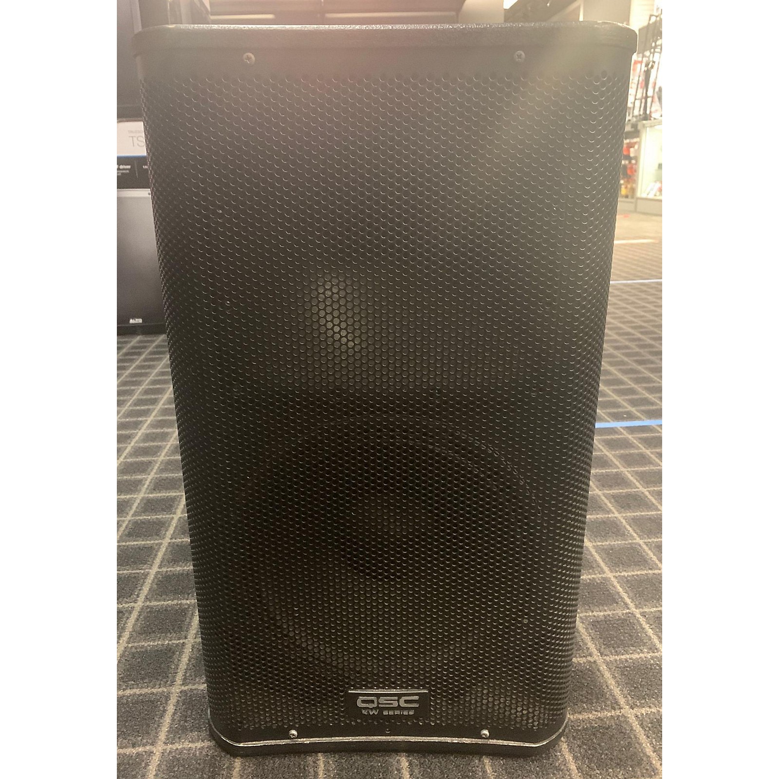 used-qsc-kw122-powered-speaker-musician-s-friend