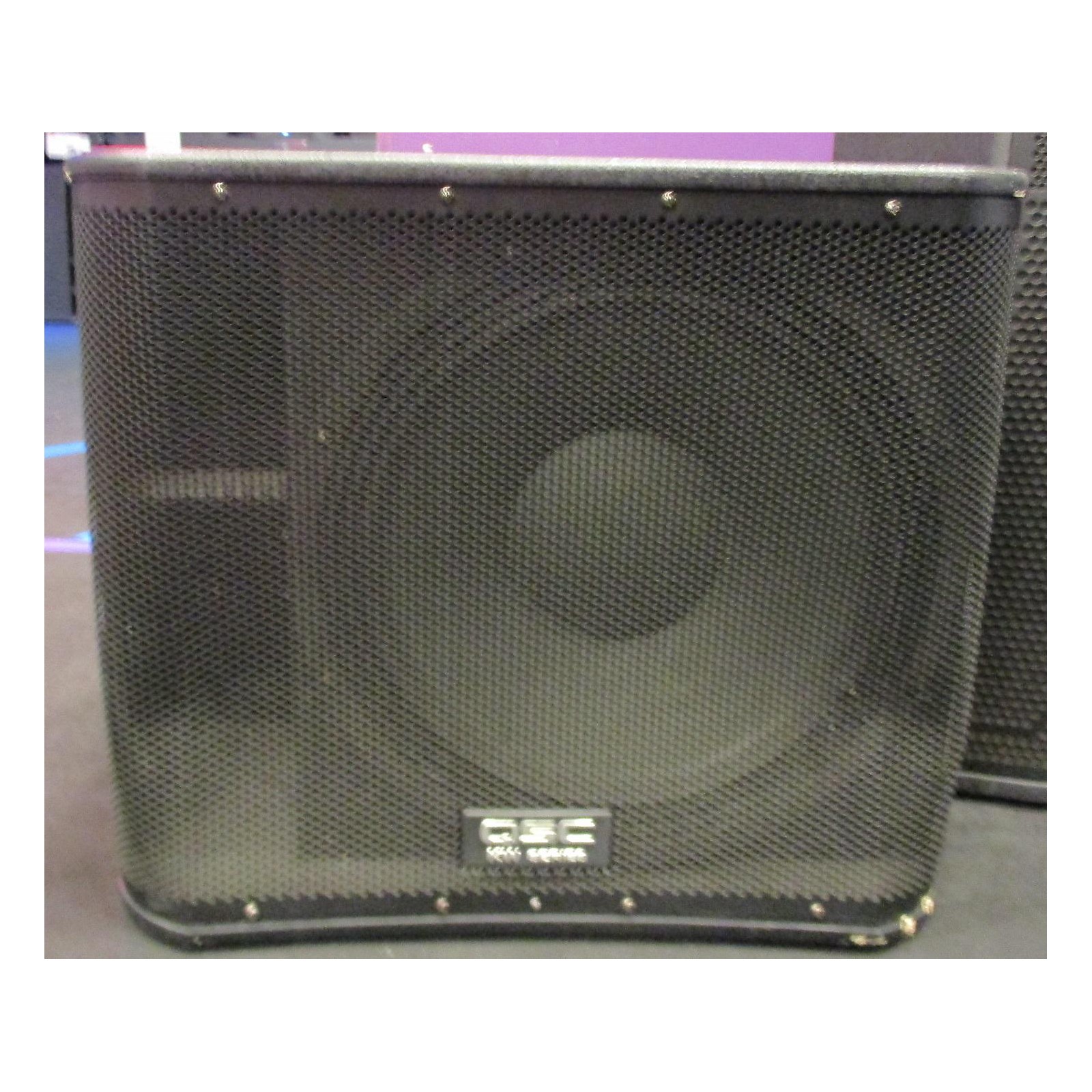 Used QSC KW181 1000W Powered Subwoofer Musician's Friend