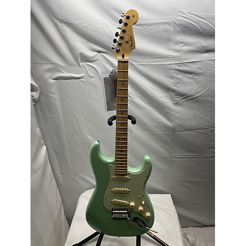 Fender LIMITED EDITION PLAYER STRATOCASTER Solid Body Electric Guitar Seafoam Pearl