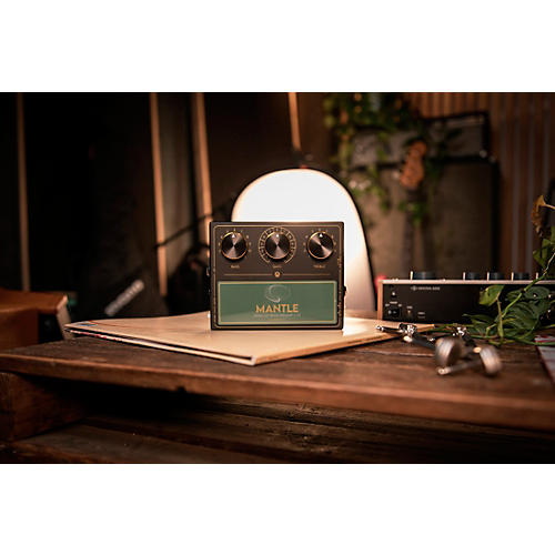 Walrus Audio Mantle Bass Analog Preamp/DI Pedal - Black