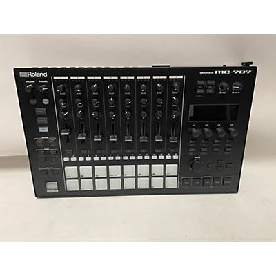 Roland MC-707 Groovebox Production Controller