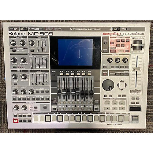 Roland MC-909 GROOVEBOX Production Controller | Musician's Friend