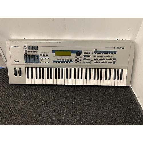 Yamaha MO6 61 Key Keyboard Workstation