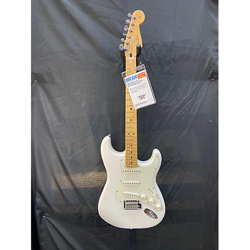 Fender Player Stratocaster Solid Body Electric Guitar White
