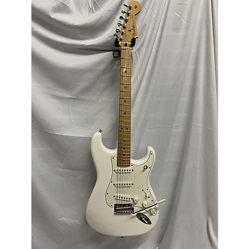 Fender Player Stratocaster Solid Body Electric Guitar Alpine White