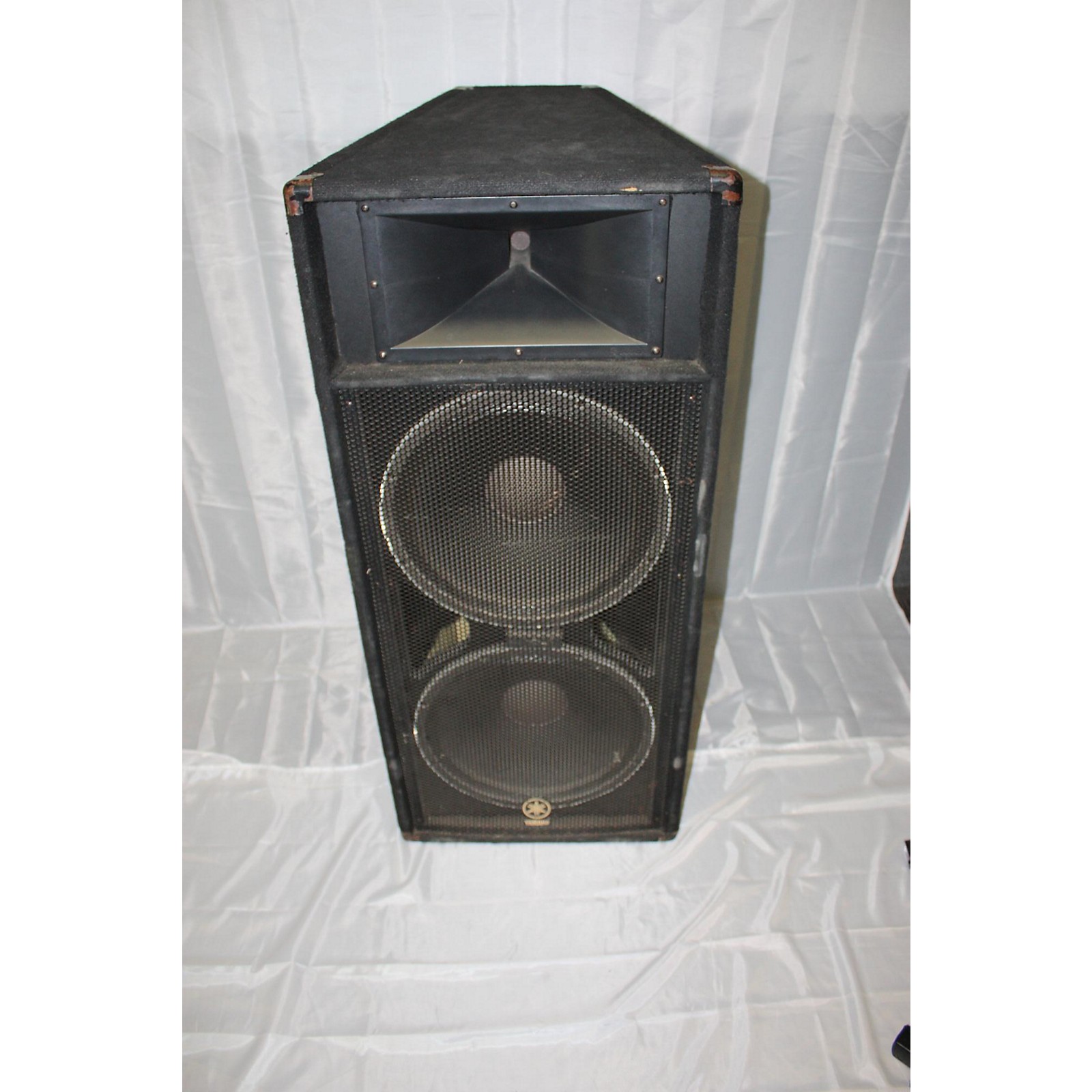Used Yamaha S215V Unpowered Speaker Musician's Friend