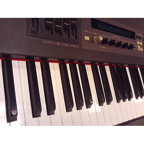 S80 Synthesizer